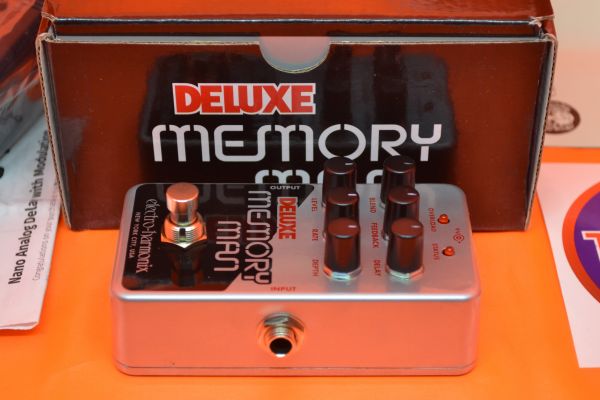 Electro Harmonix Nano Deluxe Memory Man Delay And Modulation